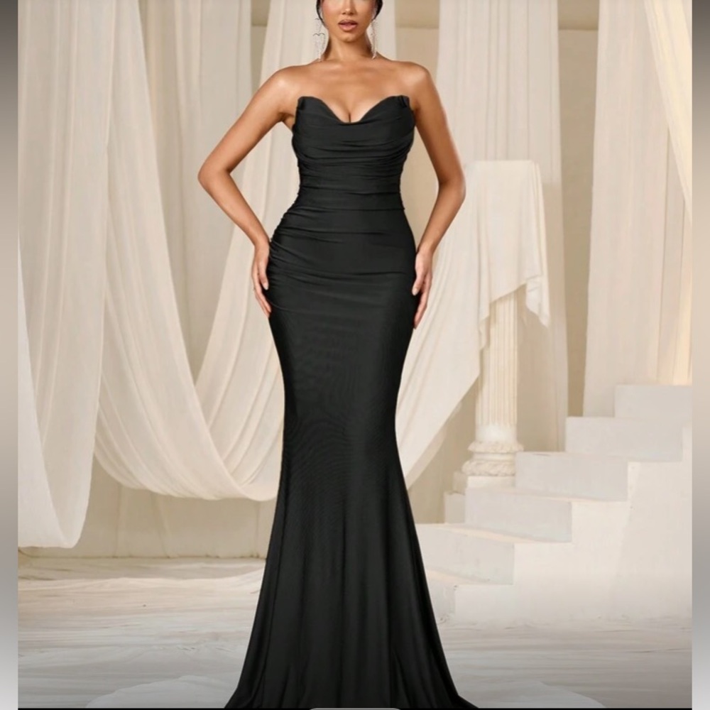 Elegant Black Strapless Evening Gown